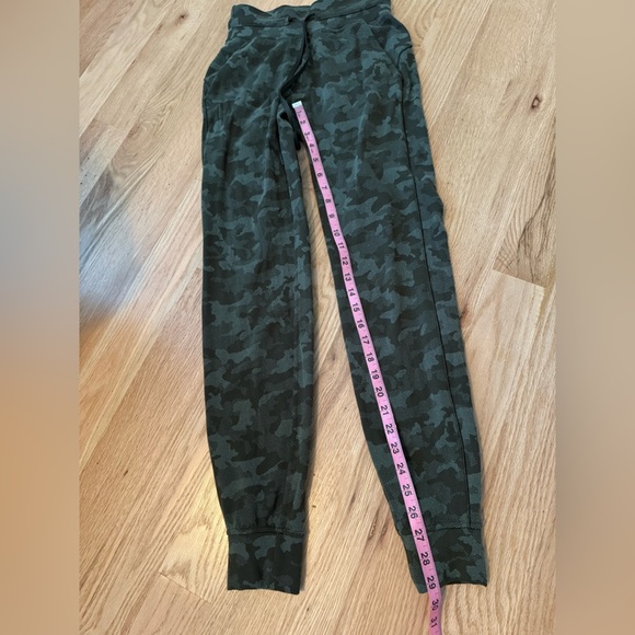Lululemon 29” Ready to Rulu Jogger Heritage Camo Dark Olive Green Twill Size 2 - Picture 6 of 10